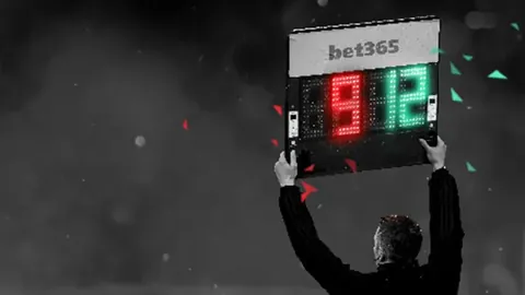 “篮球激情瞬间！追梦锁喉米西引判犯规，与阿尔瓦拉多冲突升级”